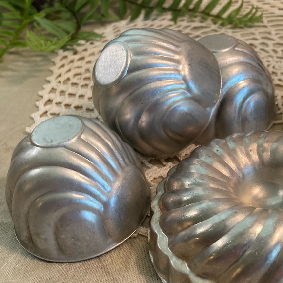 Set Of 6 Vintage Tin Molds - Picture 3 of 16